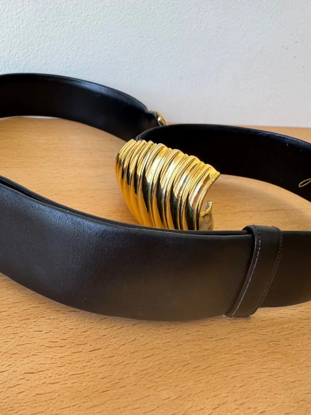 Vintage Judith Leiber Wide Black Leather Belt Ribbed Gold Tone Hinged Adjustable